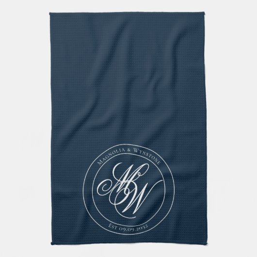 Navy Elegant Circle Monogram Script Geschirrtuch (Vertikal)