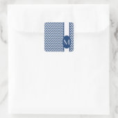 Navy Elegant Zickzack Design mit Monogramm Quadratischer Aufkleber (Tasche)