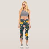 Navy Floral Garden Whimsical Spring Pattern Capri Leggings (Vorderseite)