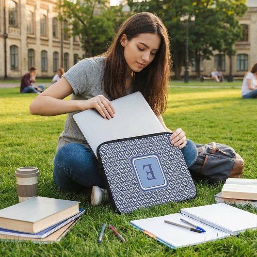Navy Geometric Chevron Monogram Design Laptopschutzhülle