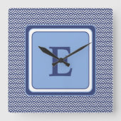 Navy Geometric Chevron Monogram Design Quadratische Wanduhr (Vorderseite)