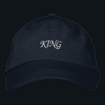 Navy-King-Text anpassbar mit klassischer Cotton-Ca Bestickte Baseballkappe<br><div class="desc">Regal Navy Cotton Cap: Eine Touch von Royalty mit dieser Marinekappe, die "King" elegant bestickt. Dieser verstellbare Baumwollhut wurde sowohl für Stil als auch für Komfort konzipiert und ist eine vielseitige Ergänzung zu jedem Schrank.</div>