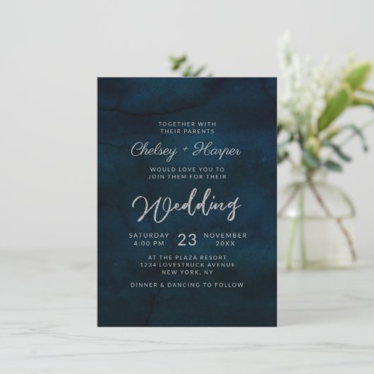 Navy Luster Dark Blue Minimal Monogram Wedding Einladung (Stehend Vorderseite)
