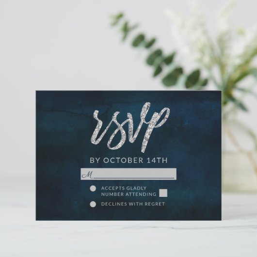 Navy Luster Dark Blue Silver Wedding RSVP Reaktion (Stehend Vorderseite)