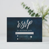 Navy Luster Dark Blue Silver Wedding RSVP Reaktion Karte (Stehend Vorderseite)