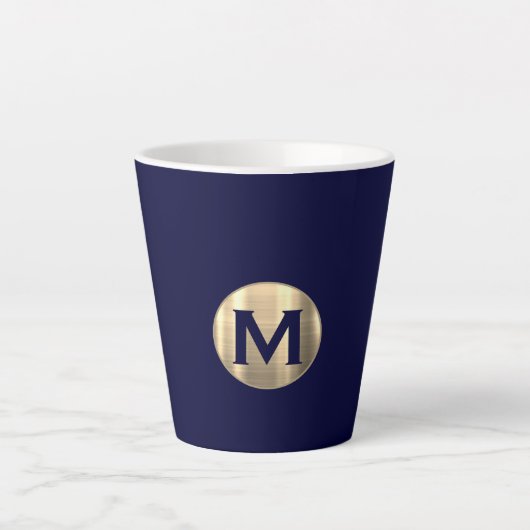 Navy Metallic Gold Monogram Milchtasse (Vorderseite)