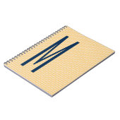 Navy Monogram auf Mini Orange Zickzack Muster Notizblock (Linke Seite)