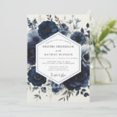 Navy Moody Floral Wedding Einladung (Stehend Vorderseite)