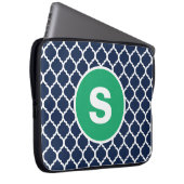 Navy Quatrefoil Monogramm Laptopschutzhülle (Vorne Rechts)