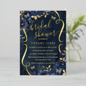 Navy Rose Floral Butterfly Brautparty Folieneinladung (Stehend vorne)