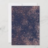 Navy Rose Gold Confetti Brushstroke Bat Mitzvah Einladung (Rückseite)