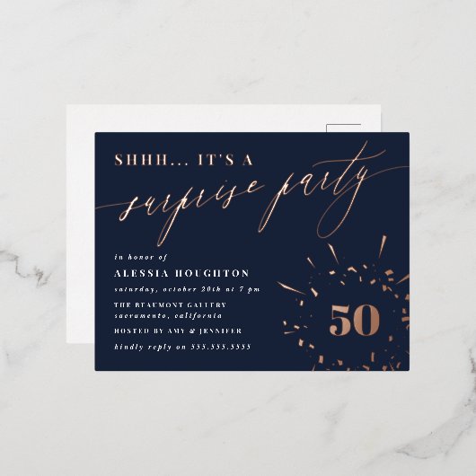 Navy & Rose Gold Script Überraschung Party Folie Einladungspostkarte (Vorderseite/Rückseite)