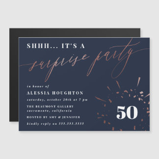 Navy & Rose Gold Script Überraschung Party Magneteinladung