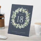 Navy Snowberry+Eucalyptus Wedding Tischnummer Sockelschild (In SItu)