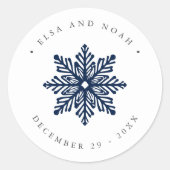 Navy Snowflake Weihnachtsansprache Runder Aufkleber (Vorderseite)