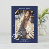 Navy Trendy Foto Whimsical Typografy Simple Grad Einladung (Stehend Vorderseite)
