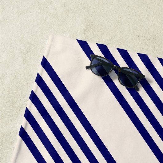 Navy und Beige fünf Streifen Muster Strandtuch (Beispiel)