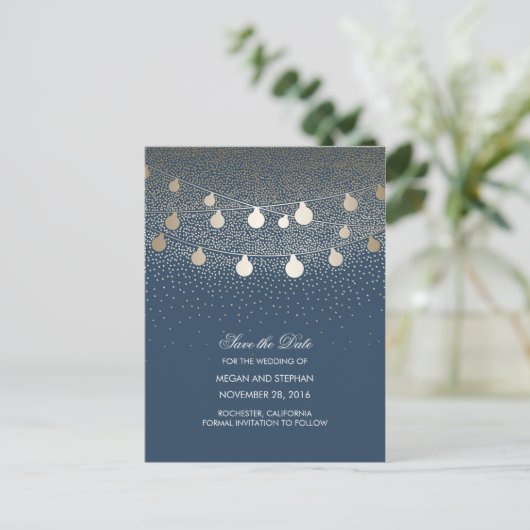 Navy und Gold String Lights Save the Date Ankündigungspostkarte (Stehend Vorderseite)