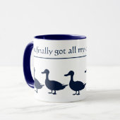 Navy und White Ducks in einer Row-Tasse Tasse (Vorderseite Links)