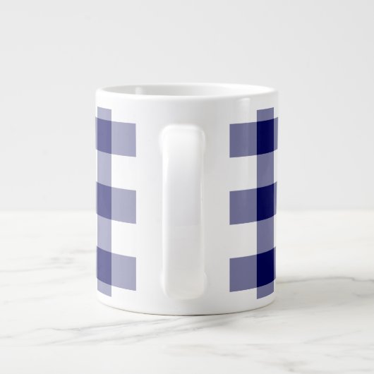 Navy und White Gingham Pattern Jumbo-Tasse (Rückseite)