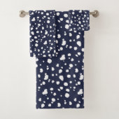 Navy und White Modern Dalmatiner Spots Badhandtuch Set (Insitu)