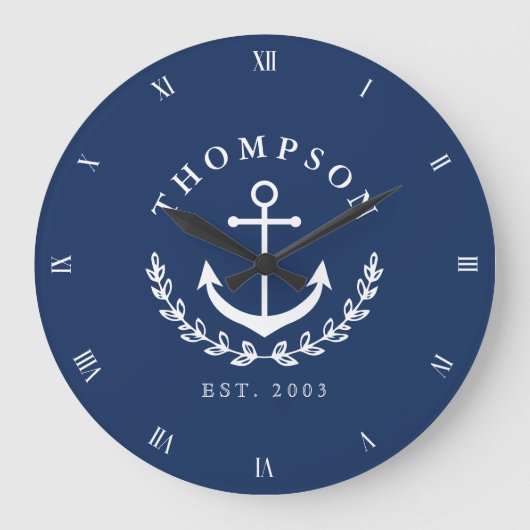 Navy White Anchor Wreath Nautic Name & Year Est Große Wanduhr (Vorderseite)
