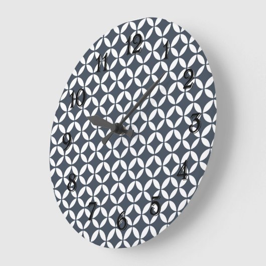Navy White Geometric Circles Große Wanduhr (Winkel)