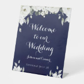 Navy & White Peony Willkommen bei unserer Hochzeit Sockelschild (Vorderseite)