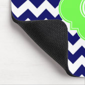 Navy WhZickzack Lime Green Quatrefoil Monogramm Mousepad (Ecke)
