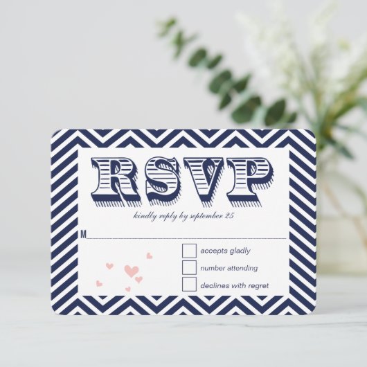 Navy Zig Zag Typografy Wedding RSVP (Stehend Vorderseite)