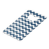 Navy Zigzag, Zickzack, Marine, geometrisches Muste Geldbeutel Flaschenöffner (Rückseite Schrägansicht)
