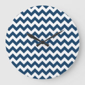 Navy Zigzag, Zickzack, Marine, geometrisches Muste Große Wanduhr (Vorderseite)