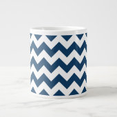 Navy Zigzag, Zickzack, Marine, geometrisches Muste Jumbo-Tasse (Vorderseite)