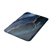 Navyblaue Achat-Geode Gold-Monogramm Badematte (Schrägansicht)
