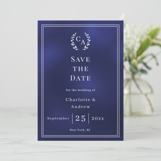 Navyblaue Monogramm-Kranz-Hochzeit Save The Date (Stehend Vorderseite)