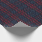 Navyblaue und Burgunderkarierte Geschenkpapier (Ecke)