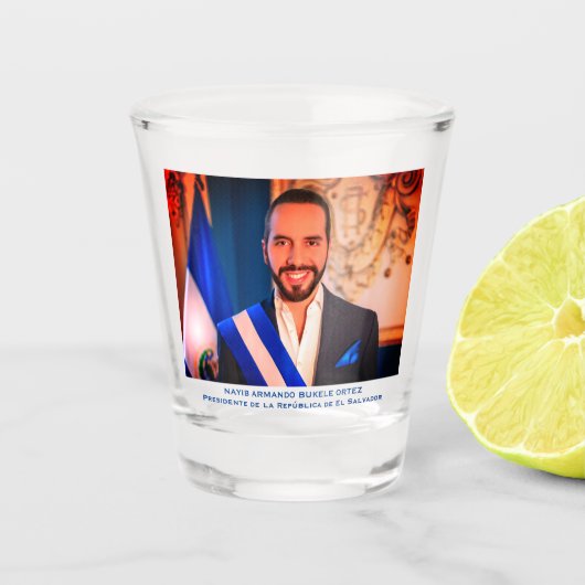 Nayib Bukele, Präsident von El Salvadore Schnapsglas (Vorderseite)