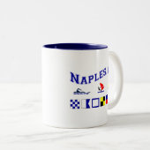 Neapel, FL mit Seeflaggen Zweifarbige Tasse (VorderseiteRechts)