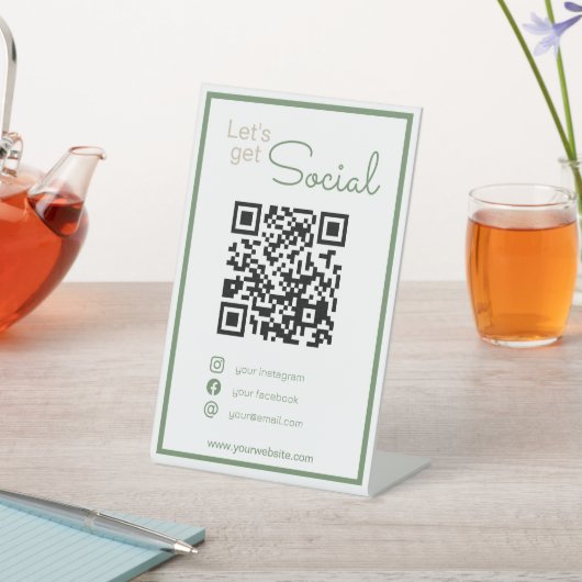 Neatalis grüner QR-Code scanne mich Social Media Sockelschild (In SItu)