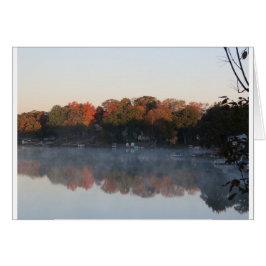 Nebel auf dem See als Fall vereinbart auf Pine See