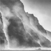 Nebel auf den Felsen Aufkleber (Vorderseite)