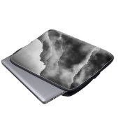 Nebel auf den Felsen Laptopschutzhülle (Vorne Knopf)