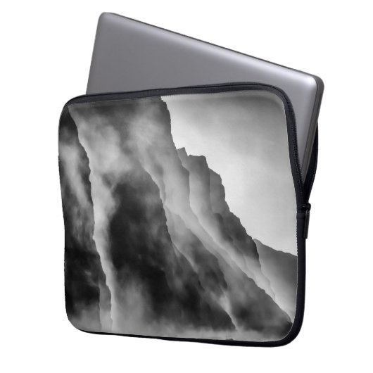 Nebel auf den Felsen Laptopschutzhülle (Vorderseite Links)