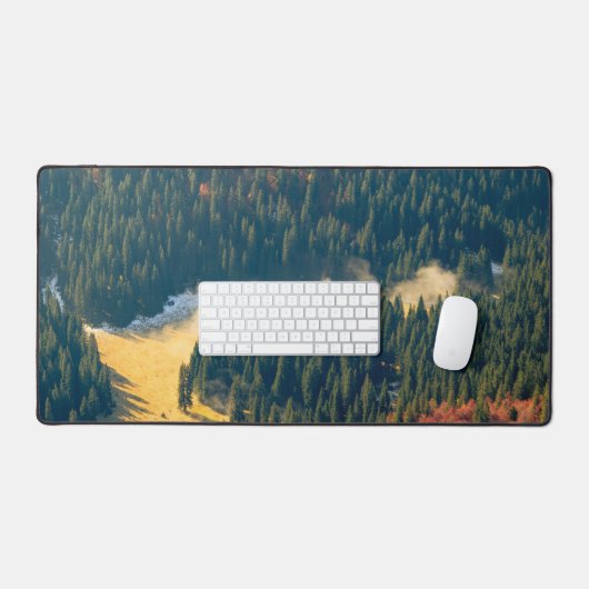 Nebel auf einem einsamen Herbstfeld Schreibtischunterlage (Tastatur & Maus)