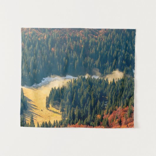 Nebel auf einem einsamen Herbstfeld Wandteppich (Vorderseite (Horizontal))