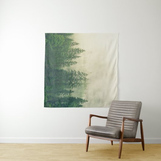 Nebel in einem Fichtenwald Wandteppich (Beispiel (Horizontal))