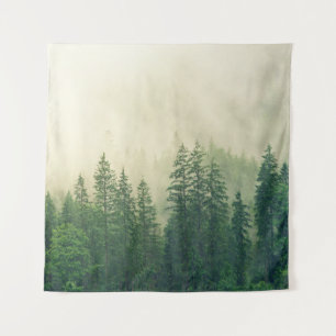 Nebel in einem Fichtenwald Wandteppich