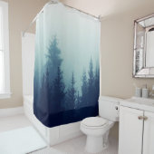 Nebel in Pinienwald auf den Berghängen. Farbe Duschvorhang (Beispiel)