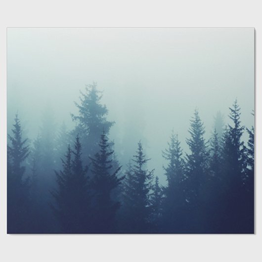 Nebel in Pinienwald auf den Berghängen. Farbe Geschenkpapier (Flach)
