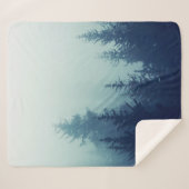 Nebel in Pinienwald auf den Berghängen. Farbe Sherpadecke (Vorderseite (Horizontal))